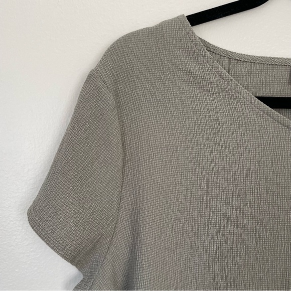 Chico's | Sage Green Short Sleeve Top | Size 2 (12-14) - Picture 3 of 10